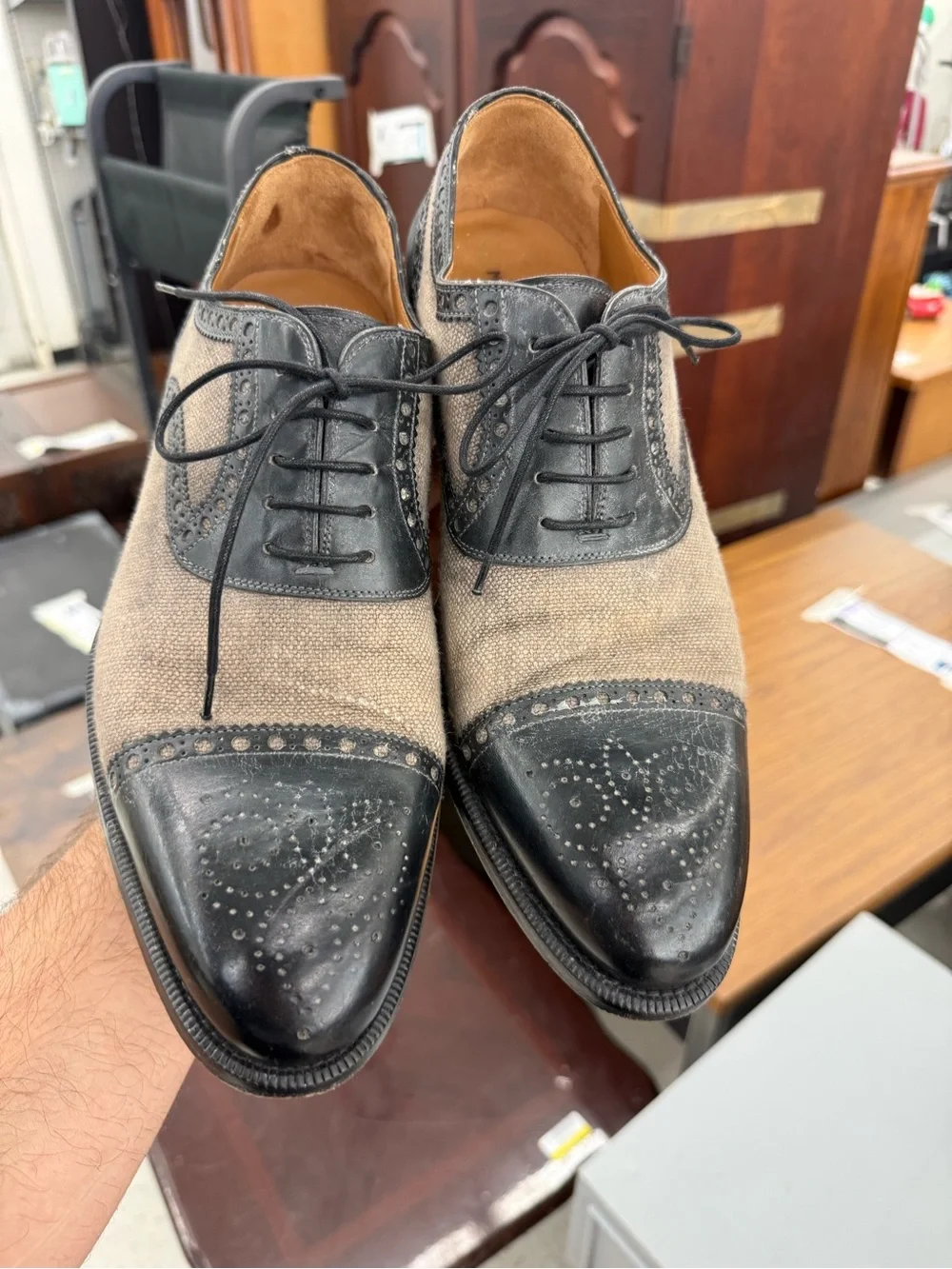 Magnanni Men's Two-Tone Brogue Oxford Shoes - Black and Beige SZ 10